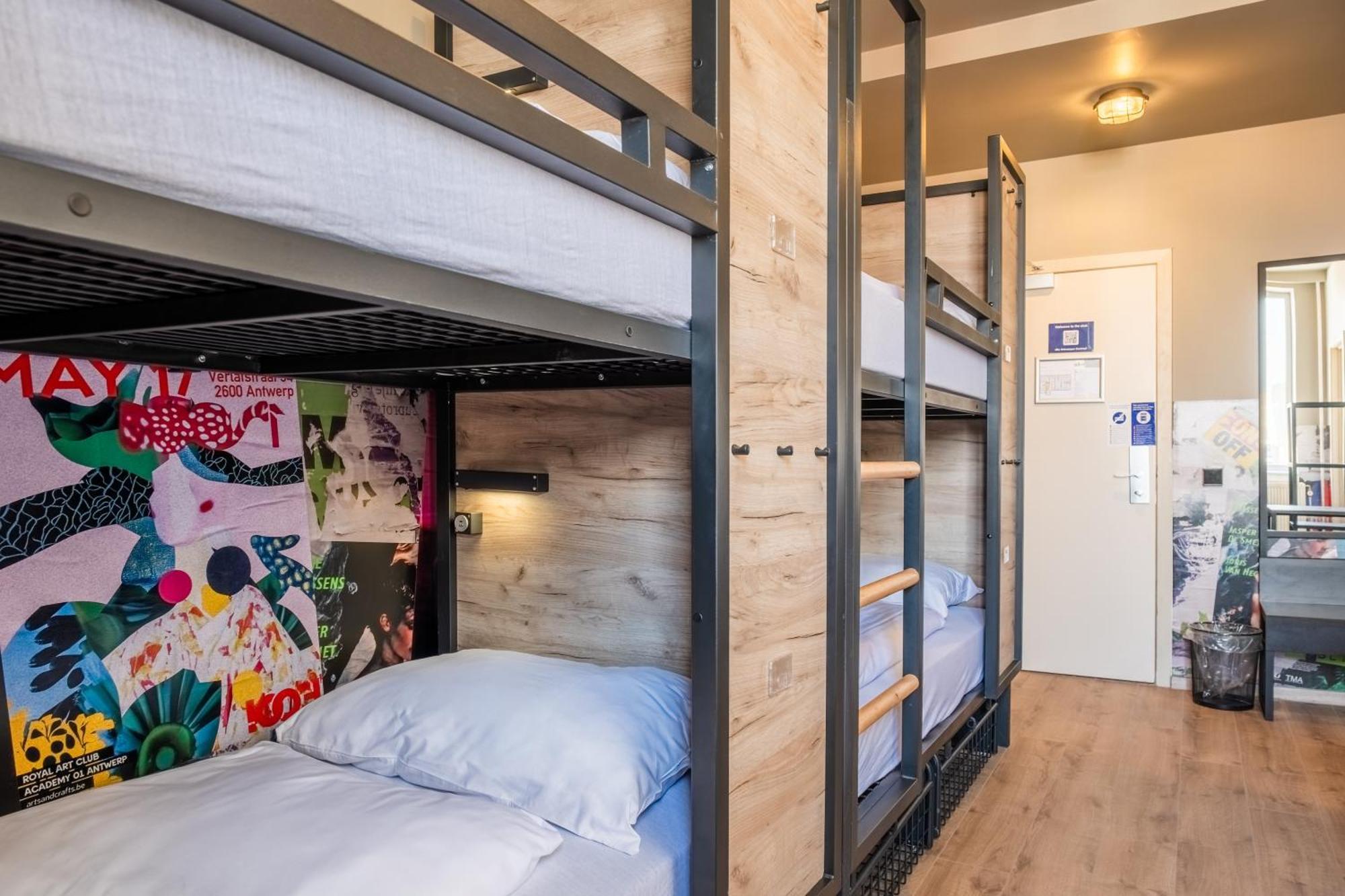 Zimmer mit 8 Betten (nur Etagenbetten)